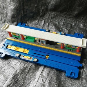 プラレール 自動のりかえ駅 駅　トミー　TOMY レール おもちゃ ステーション