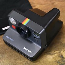 本物 新品 ミュウミュウ 完売 2023-24AW ポラロイドカメラ Polaroid X ファブリックショルダーストラップ付き 付属品満載 MIU MIU_画像4