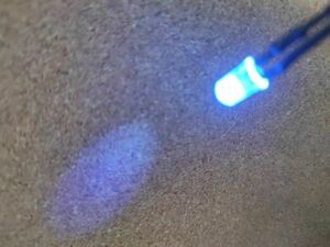 送料無料：配線抵抗付き 5mm LEDパープル UV 10本 12v用