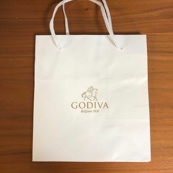 GODIVA 紙袋　バレンタイン