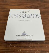 【新品】未使用品ROYAL COPENHAGEN ロイヤル コペンハーゲン イヤープレート 2005年 箱付き アンティーク 骨董品 美術品_画像6