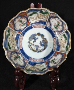  old Imari blue and white ceramics gold paint overglaze enamels flower writing flower Tang . writing 0X writing pine bamboo plum .. year made wheel flower . plate Edo latter term bd-Ea3339