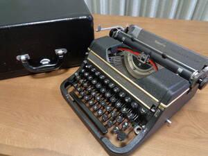 完働品　Underwood Champion アンダーウッドタイプライター　1948年製