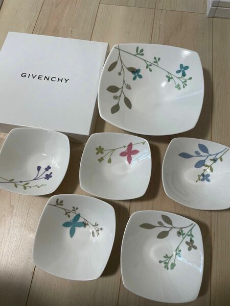 未使用GIVENCHY 食器　小皿・大皿　パーティーボウルセット　GB84-71