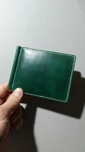 【ハンドメイド】ヌメ革手染めグリーンのカード6枚収納+αのマネークリップ