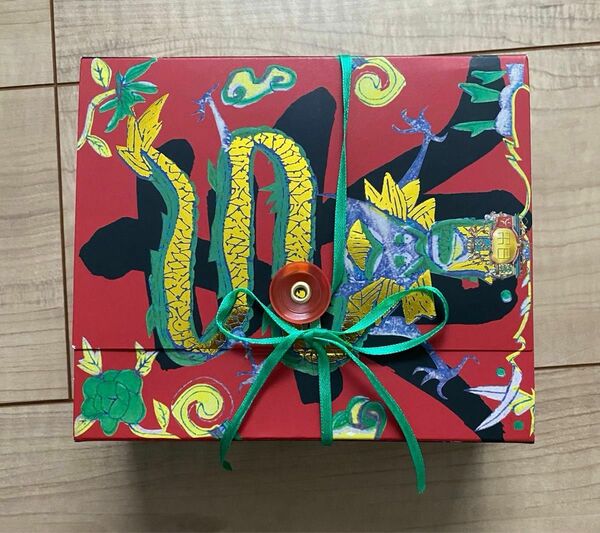 台湾のお菓子の空箱　(紙製)