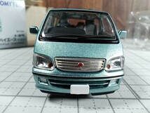 LV-N216b トヨタ ハイエースワゴン スーパーカスタムG （薄緑）1/64スケール トミカリミテッドヴィンテージNEO _画像6