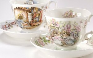 ∇花∇【ロイヤルドルトン/Royal Doulton】 1985～2006年 ブランブリーヘッジ フォーシーズン(夏・冬) カップ＆ソーサーペア 希少な廃盤品