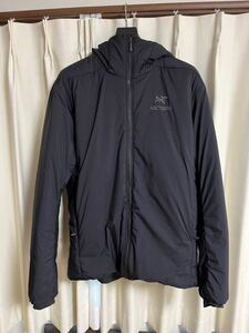 美品　【正規販売店購入品】ARC'TERYX(アークテリクス) アトムARフーディ メンズ　ブラック Lサイズ