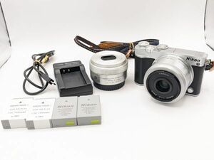 Nikon 1 J5 ミラーレス 一眼 カメラ ダブルレンズ /1 NIKKOR 18.5mm 1:1.8 / 10-30mm 1:3.5-5.6 VR ニコン（M5819)