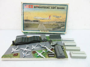 F8660【ジオラマ セット】1/700 スカイウェーブ 戦略空軍基地★STRATEGIC AIR BASE★ミニチュア★完成品★現状品★