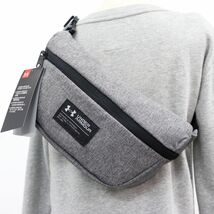 ★アンダーアーマー UNDER ARMOUR 新品 メンズ ロゴ入り シンプル ボディバッグ ウエストバッグ バッグ BAG 鞄 灰[1364275-040] 六★QWER★_画像1