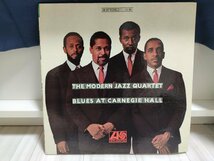 ■5000円以上で送料無料！ JAZZ/ジャズ 国内盤 THE MODERN JAZZ QUARTET BLUES AT CARNEGIE HALL ATLANTIC 1468 49LP5NT_画像1