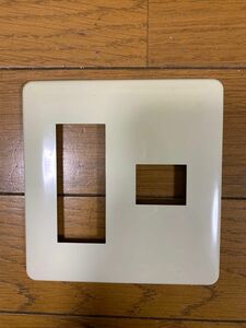 室内用コンセント、アンテナカバー