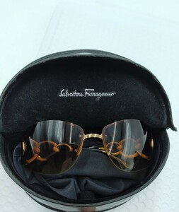 ●Salvatore Ferragamo サルバトーレフェラガモ サングラス 1141-B 705/13 70□14 115 グラデーションレンズ 