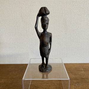エスニック　アフリカ　置物　高さ約17㎝　/ 木彫り　木製　オブジェ　女性　民族　工芸