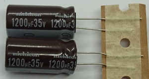 日本製ニチコン 電解コンデンサ １２００μＦ３５Ｖ １０５℃ ２個