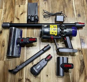 完動品 数量限定 Black Editionダイソン Dyson Cyclone V10 Fluffy SV12FFLFBK コードレスクリーナースティック掃除機付属品完備サイクロン