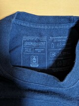 patagonia パタゴニア　XSサイズ　REGULAE FIT 紺色　ネイビー　長袖　ロンT　WORN WEAR　ロゴ_画像5