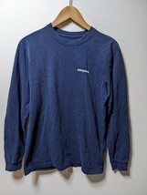 patagonia パタゴニア　XSサイズ　REGULAE FIT 紺色　ネイビー　長袖　ロンT　WORN WEAR　ロゴ_画像1