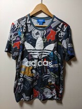 アディダス　adidas 総柄　Tシャツ　半袖Tシャツ　トルコ製　総柄デザイン　デカロゴ トレフォイル　マルチカラー デザイン Tシャツ_画像3