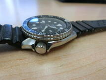 (192) セイコー ダイバー デイデイト QZ 黒文字盤 150M 7548-7000 メンズ腕時計 不動品 ジャンク_画像4