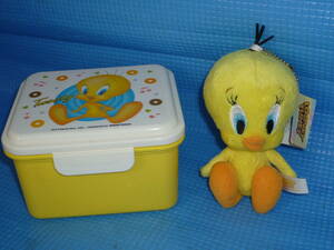 b★未使用・非売品★2002年ミスタードーナツ×トゥイーティーtweety　弁当箱とぬいぐるみ