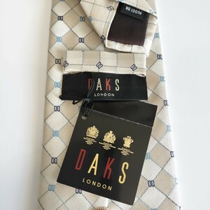 DAKS（ダックス）ベージュ四角ロゴ柄ネクタイ新品　未使用　タグ付き