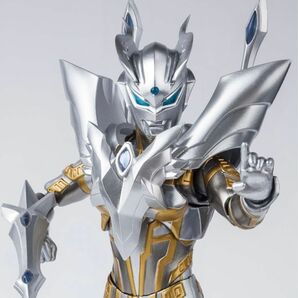 輸送箱未開封 フィギュアーツ ウルティメイトシャイニング ウルトラマンゼロ BANDAI SPIRITS