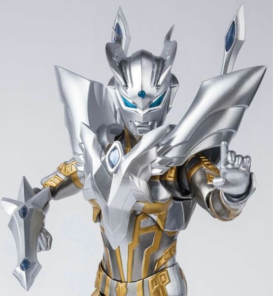 輸送箱未開封 フィギュアーツ ウルティメイトシャイニング ウルトラマンゼロ BANDAI SPIRITS