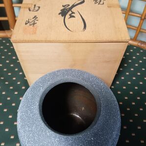 シンプルで落ちついた感じの手作り信楽焼・由峰の花瓶