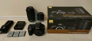 Nikon D5600 デジタル一眼レフカメラ 18-55mm & 70-300mm AF-P レンズ２本　中古美品　ショット数　9775枚