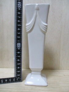 K98-12W　花瓶小　陶器　中古　高さ約19.6ｃｍ　横幅・奥行約6ｃｍ（T22 左) 