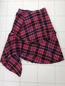 トリコ　コムデギャルソンのアシメントリーなパッチワーク的で切り替えが可愛いスカートです。
