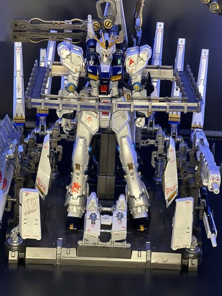 RGνガンダムHWS専用台座付き完成品塗装済み。キャンディ塗装