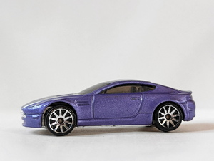 ▽1/64 ジャンク LOOSE▽アストン マーティン Ｖ８ ヴァンテージ ASTON MARTIN V8 VANTAGE 紫▽5Pack 2014 HOT WHEELS ホットウィール