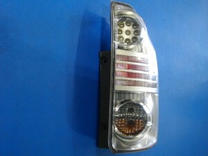 トヨタ ヴォクシー ZRR70W　右・テールランプＡｙ　LED イチコ 28-199