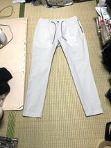 【junhashimoto】ジュンハシモト EASY TUCK PANTS SOLOTEX SUCKER テーパード イージー タック パンツ 4 ホワイト グレー 美品 定価30800円_画像4