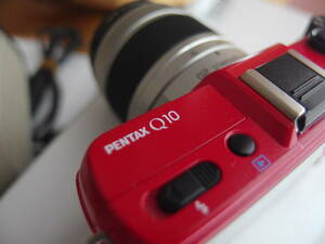 PENTAX ペンタックス Q10 RED（赤） 02StandardZoomキット 予備電池、ソフトカバー、保護フィルター付き