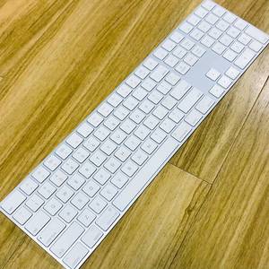 Apple Magic Keyboard A1843 USキーボード / テンキー付き（ケーブルなし）