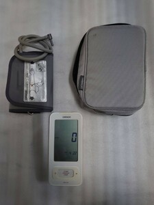 OMRON オムロン 自動電子血圧計 デジタル自動血圧計 HEM-7300W 動作確認済 2020年製