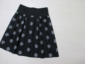 エムズグレイシー*M'S GRACY　花刺繍ウールタックスカート　サイズ40　日本製