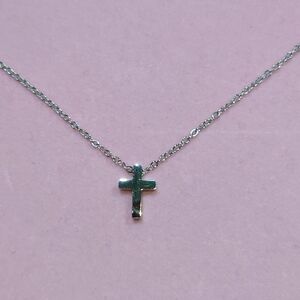 十字架のペンダント（シルバー）、ネックレス長さ44cm、ステンレス製