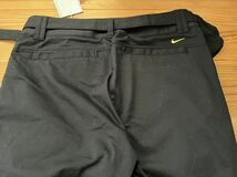 送料込み！新品未使用 NIKE GOLF ゴルフパンツ 定価4500円 黒 4 ナイキゴルフ ポーチ付き ナイキゴルフ タグ付き GOLF ゴルフウェア_画像7