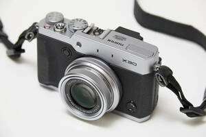 美品 X30 名機 富士フイルム デジタルカメラ デジカメ f=7.1-28.4mm 1:2.0-2.8 FUJIFILM