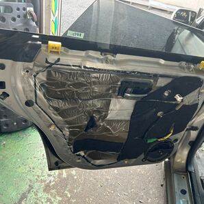 240127-8892 SUBARU スバル レガシィ BH5 （カラートリム 792/020）内装 ドア 左後ろドア ガラス レギュレーター付き（G）の画像5