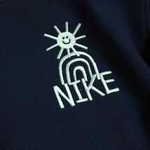 新品 NIKE ナイキ 裏起毛フリース クルーネック スウェット トレーナー バックプリント グラフィックロゴ M ミッドナイトネイビー_画像4