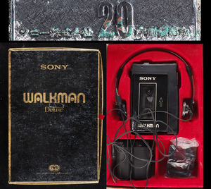 ag34_ソニー ウォークマン デラックス WM-3 Sony Walkman Deluxe ソニー 20年 勤続記念 箱付 ジャンク