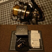 1極上美品 ダイワ DAIWA 15 イグジスト EXIST 2505F-H 5.6 1025 1003 2025 2506 2508 2510 22 18 12 09 07 05 SLP RCS LT SF ST スティーズ_画像1