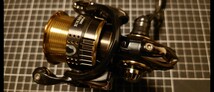 1極上美品 ダイワ DAIWA 15 イグジスト EXIST 2505F-H 5.6 1025 1003 2025 2506 2508 2510 22 18 12 09 07 05 SLP RCS LT SF ST スティーズ_画像4